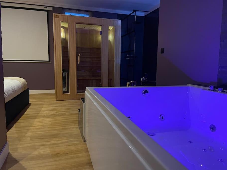 Le Cocon Des Granges - Suite Sauna Jaccuzi Spa Bonnieres-sur-Seine Екстериор снимка