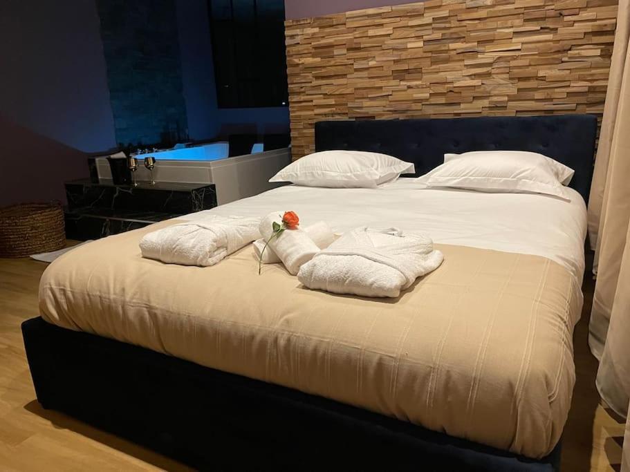 Le Cocon Des Granges - Suite Sauna Jaccuzi Spa Bonnieres-sur-Seine Екстериор снимка